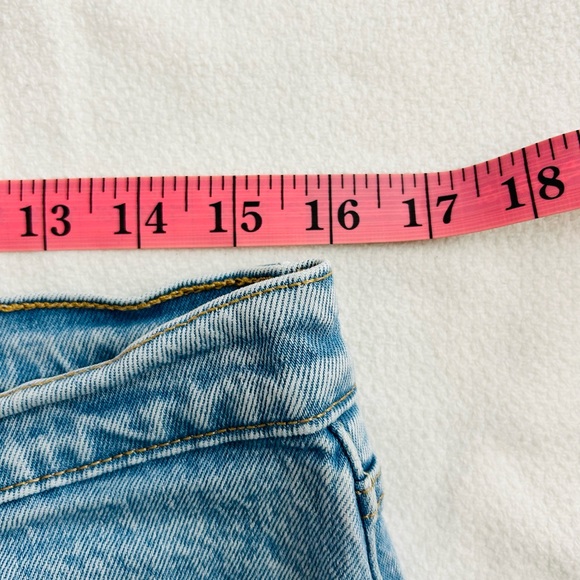 Levi’s 501 Crop Jeans in Tango Surge Blue - Picture 9 of 16